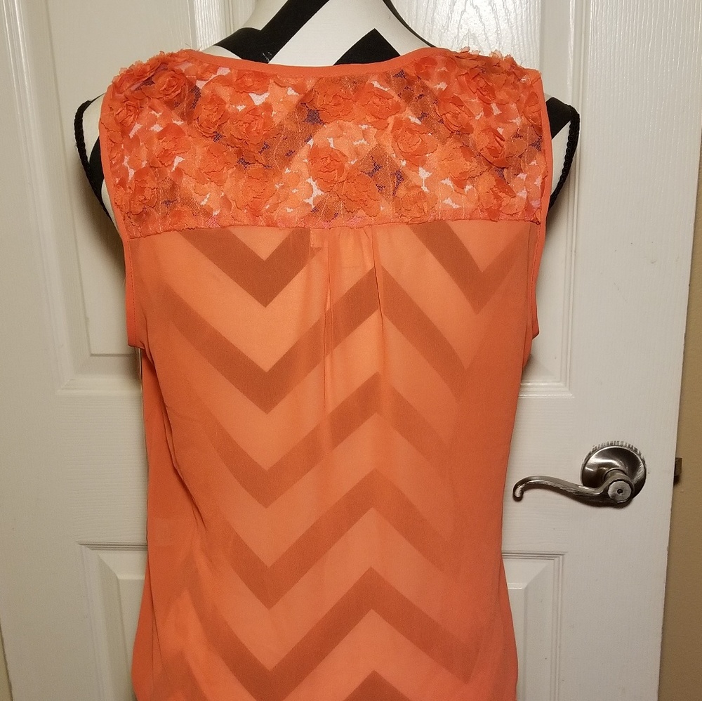 Top - Picture 2 of 2